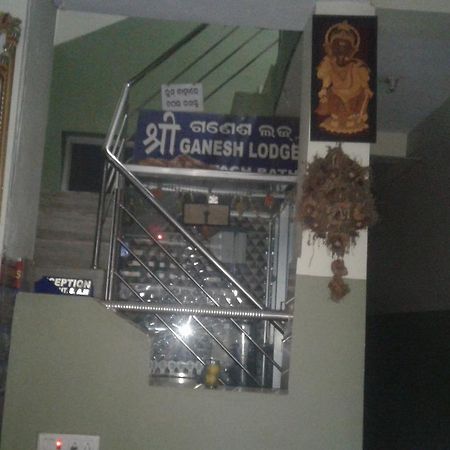 Ganesh Lodge Puri Exteriör bild